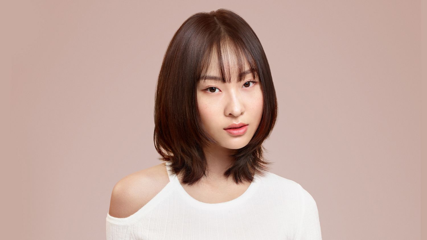  Как создать объемный прямой стиль для коротких и средних волос?