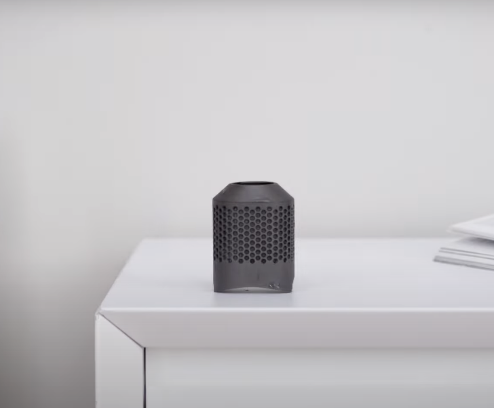 Узнайте, как очистить фильтр на вашем выпрямителе Dyson Airstrait™