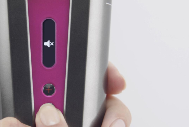 Как включить или выключить звук на выпрямителе для волос Dyson Corrale™. 